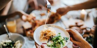 Deal highlights: Hong Kong Listings Yum-China,-largest-restaurant-operator,-China,-Hong-Kong