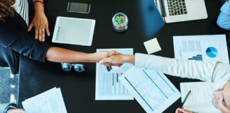 DLA heads for full merger, 欧华与澳洲联盟所合并  