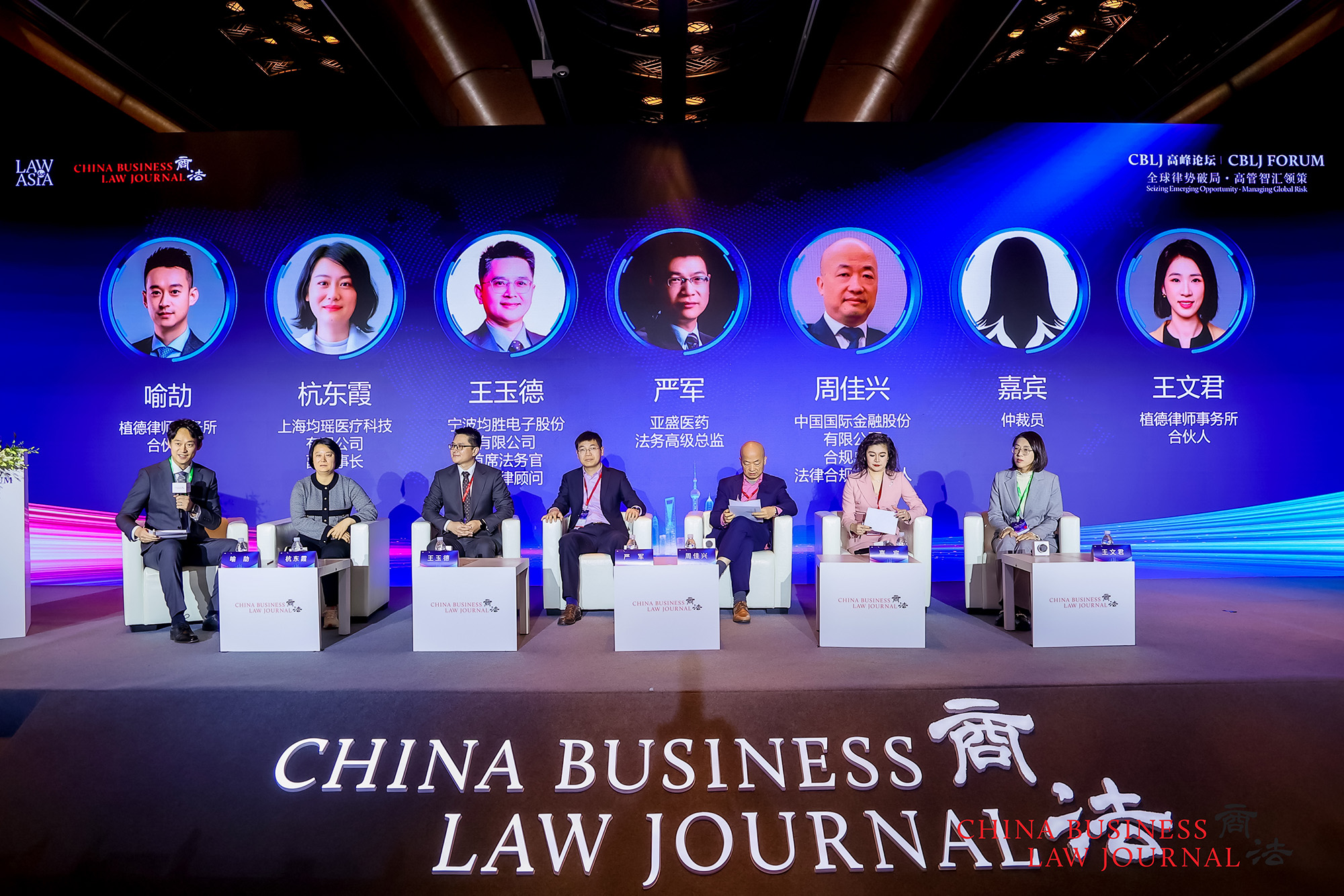 喻劼-杭东霞-王玉德-严军-周佳兴-嘉宾-王文君 From left: Yu Jie, Hang Dongxia, Gary Wang, Yan Jun, Joe Zhou, Wang Wenjun