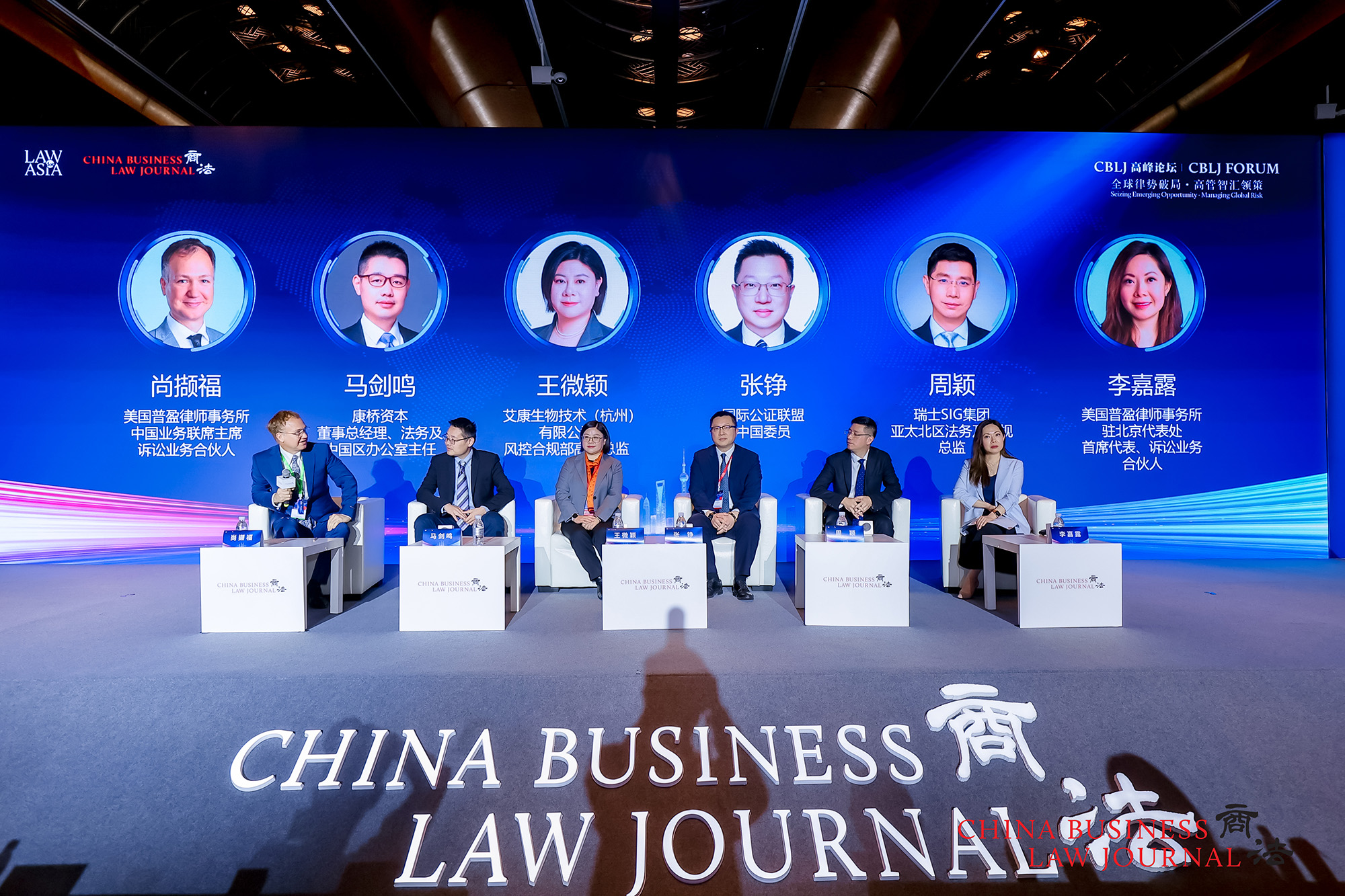 从左至右:尚撷福、马剑鸣、王微颖、张铮、周颖、李嘉露